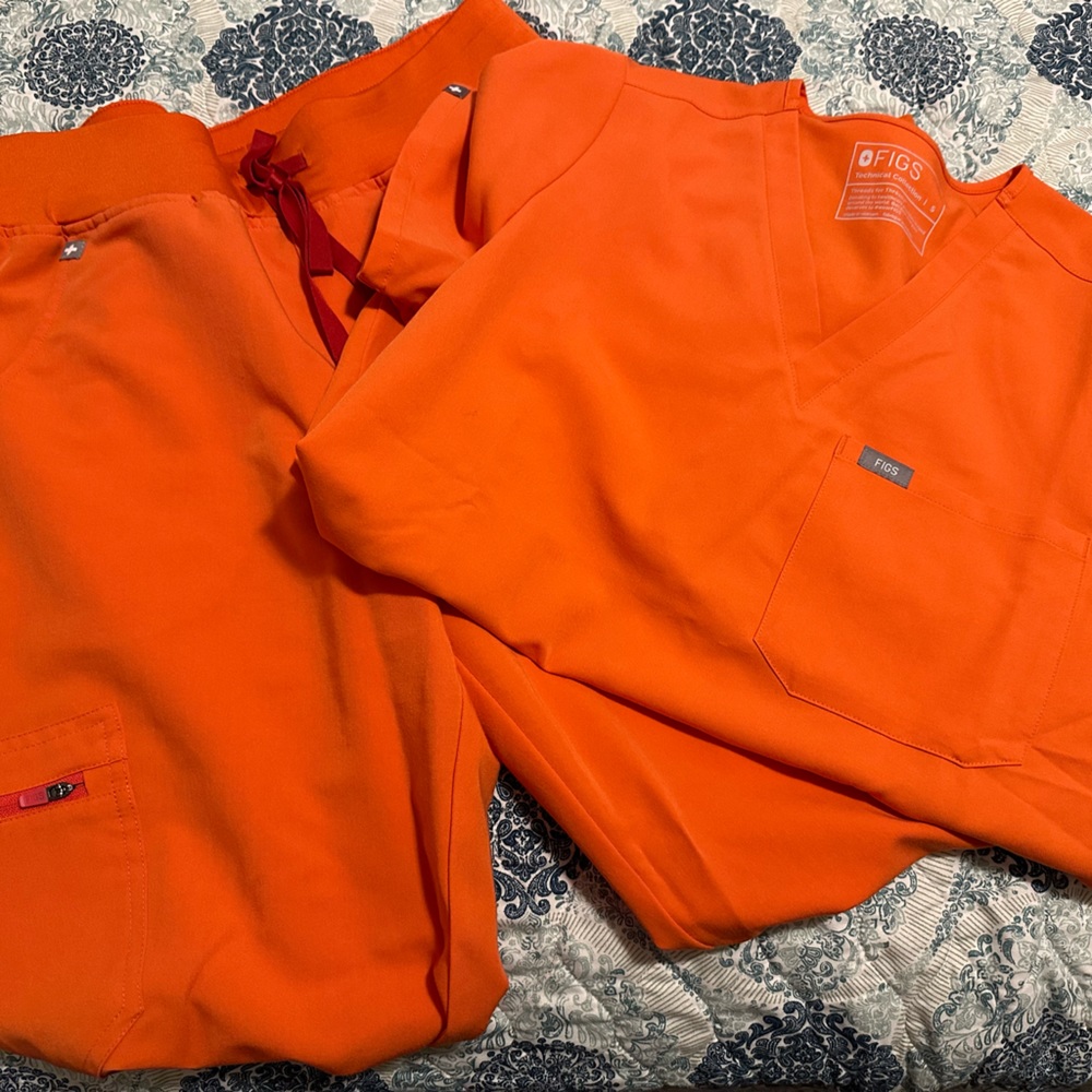 Figs sunset orange scrubs! Small Catarina top-medium Zamora joggers